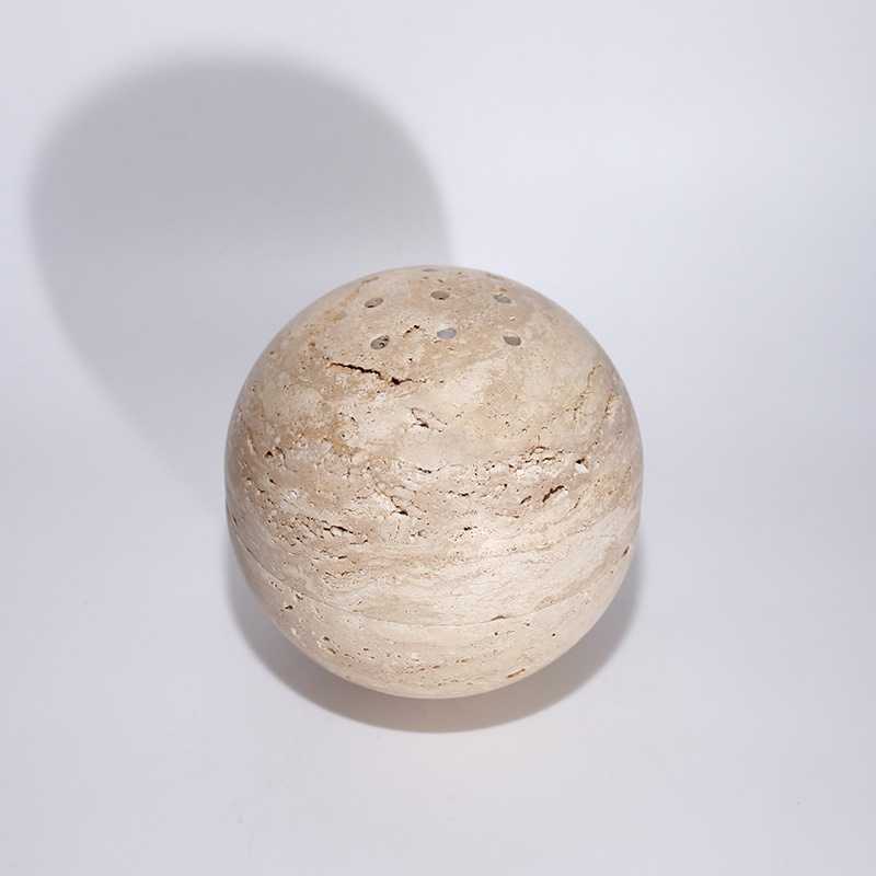 مبخرة بخور على شكل كرة من الحجر الجيري باللون البيج