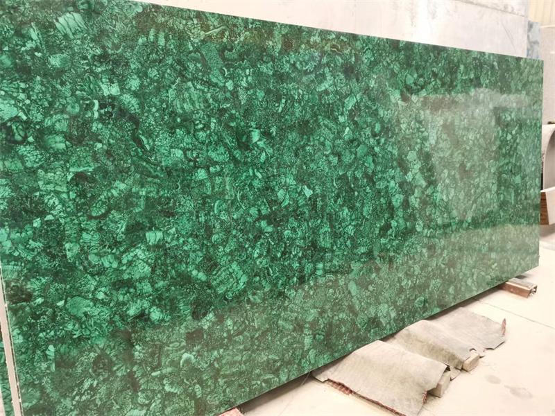 ألواح الملكيت الخضراء الجديدة المصنعة للأحجار الكريمة حسب الطلب
