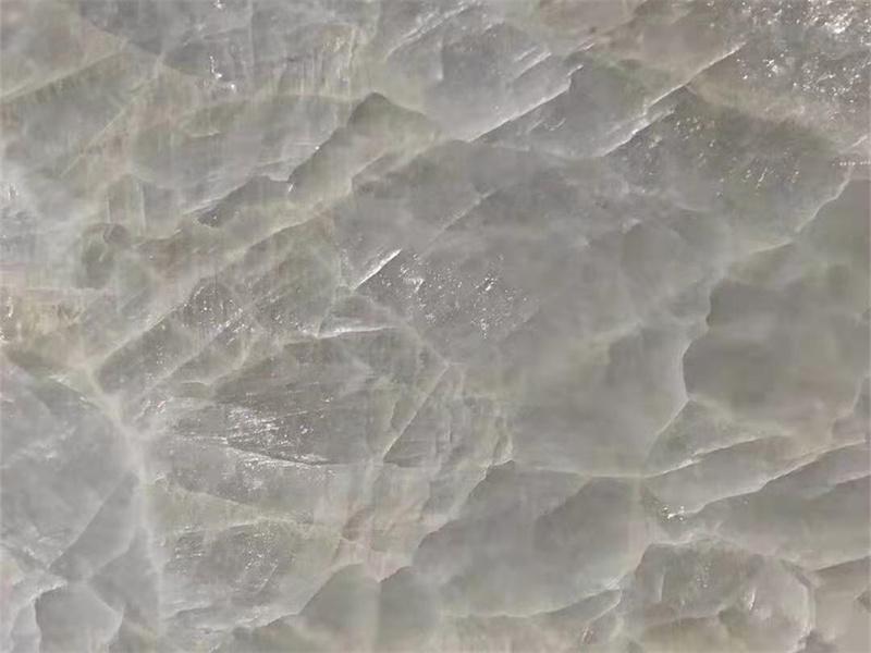 كونترتوب شفافة من Ice River Onyx Slab