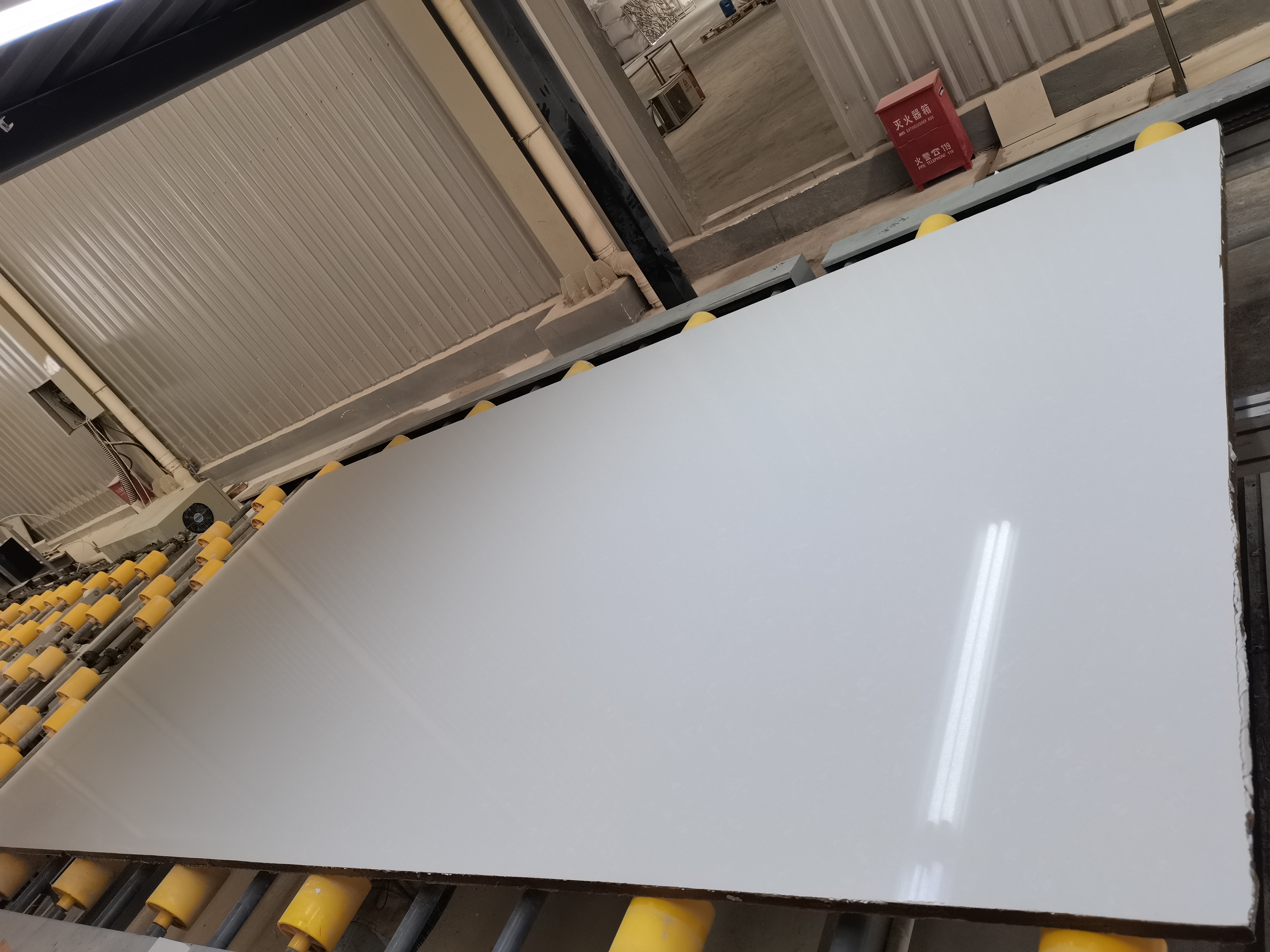 4040 Yukon Marble Quartz Slab